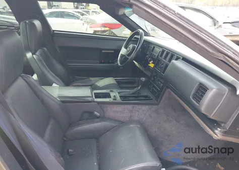 1985 Chevrolet Corvette z USA, uszkodzony, nr VIN 1G1YY0787F5115562